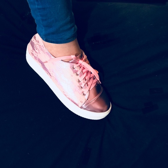Pink Lace Metallic Platform Sneaks❤️ - Picture 4 of 8